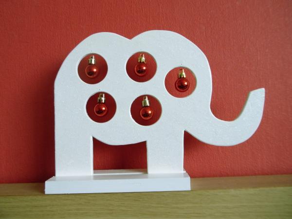 Elefant mit Weihnachtskugeln Rot Hochglanz